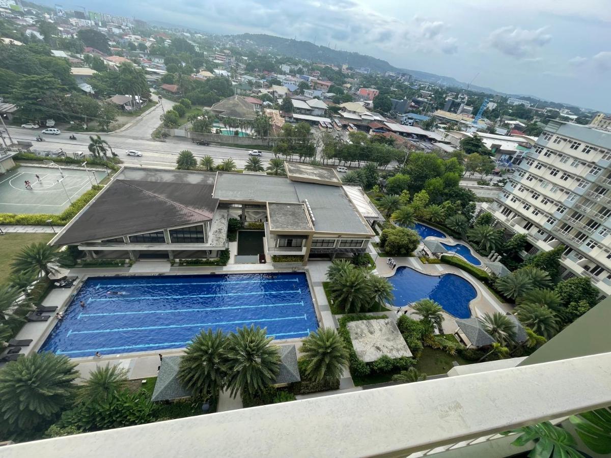 Verdon Parc Condo Davao Bagian luar foto